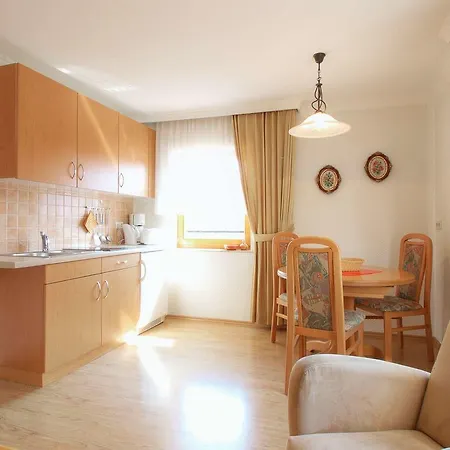 Apartma Mira