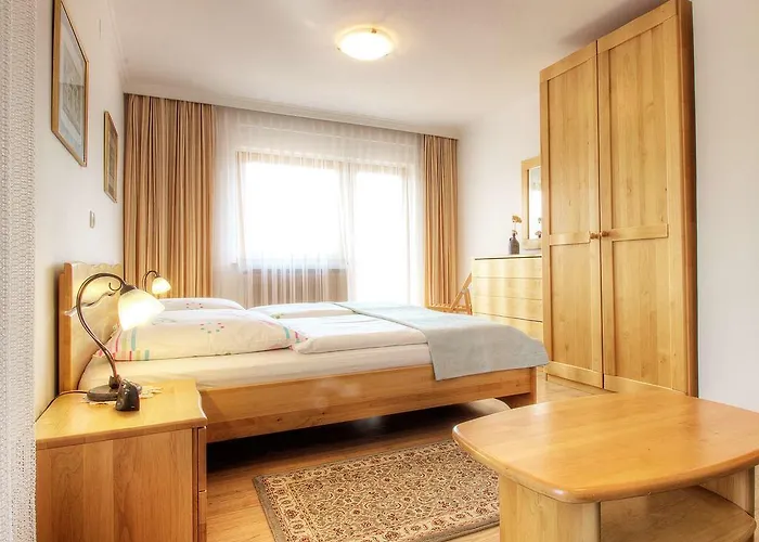 アパート Mira ブレッド